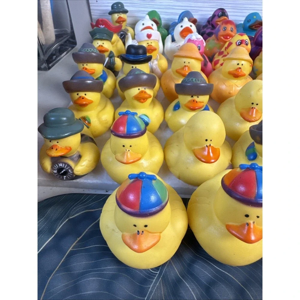 40 RUBBER DUCKS LOT ASSORTMENT DUCKIES JEEP DUCKING FLOATER BATH TOY FUN DUCK